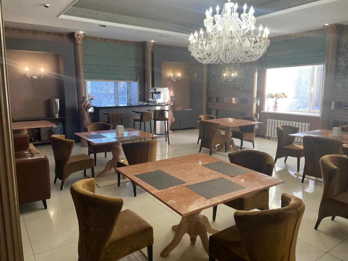 Lion Hotel Astana Buitenkant foto