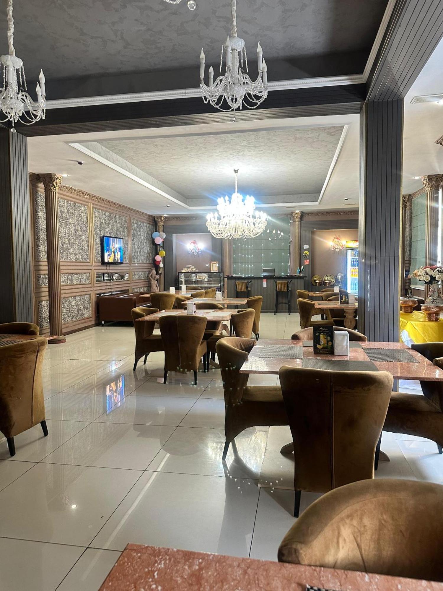 Lion Hotel Astana Buitenkant foto