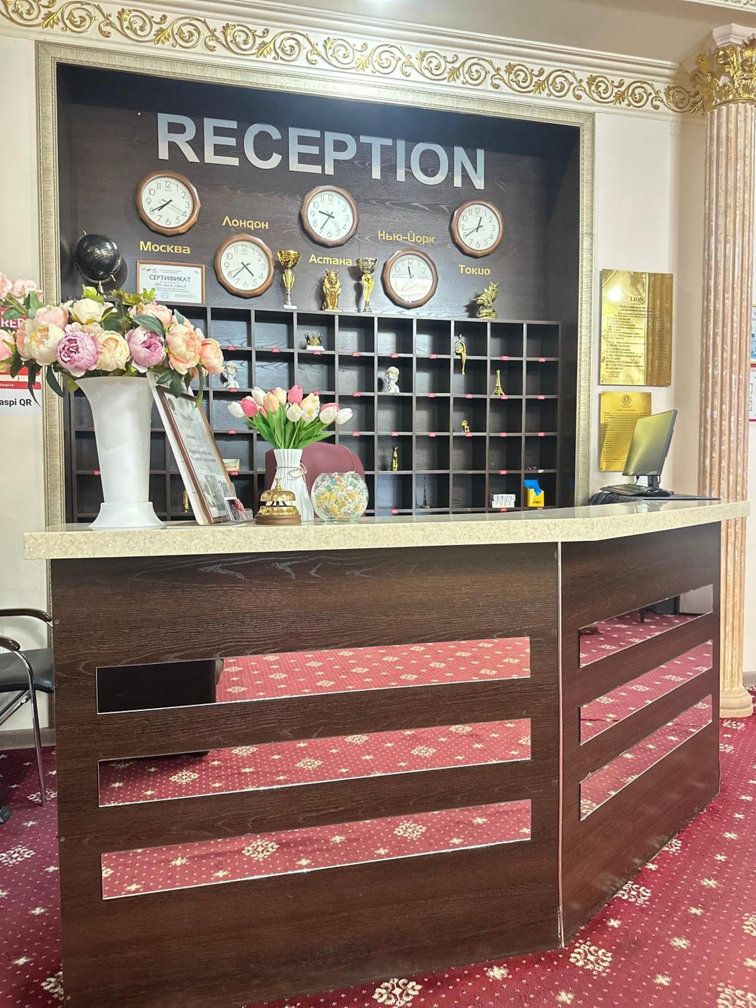 Lion Hotel Astana Buitenkant foto