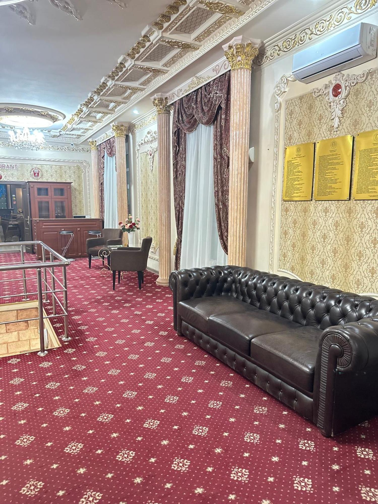 Lion Hotel Astana Buitenkant foto